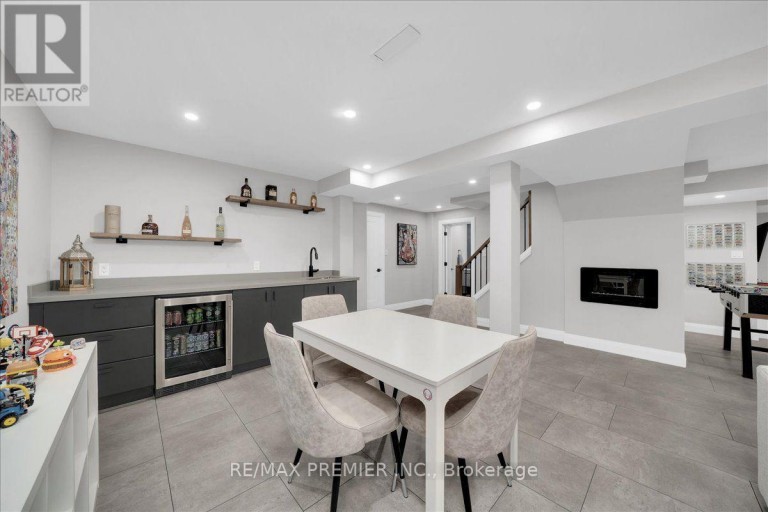 23 BERRYDOWN DRIVE, Caledon (Bolton East), Ontario, L7E1P9