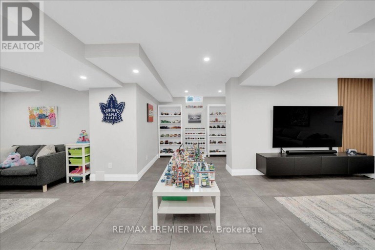 23 BERRYDOWN DRIVE, Caledon (Bolton East), Ontario, L7E1P9