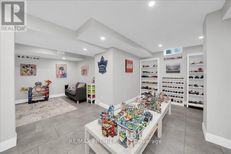 23 BERRYDOWN DRIVE, Caledon (Bolton East), Ontario, L7E1P9