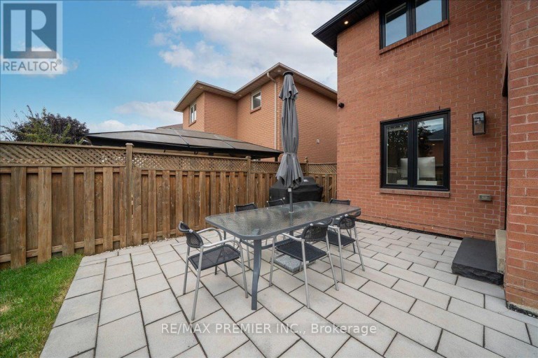 23 BERRYDOWN DRIVE, Caledon (Bolton East), Ontario, L7E1P9