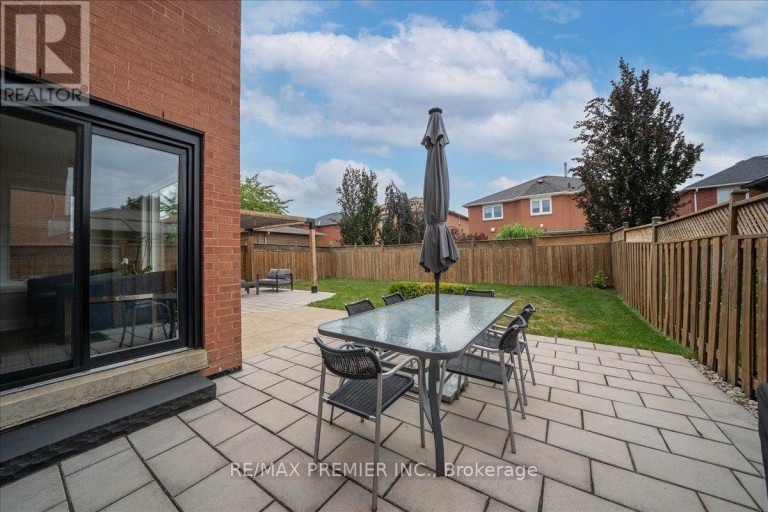 23 BERRYDOWN DRIVE, Caledon (Bolton East), Ontario, L7E1P9