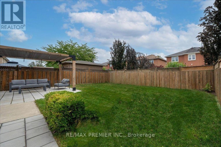 23 BERRYDOWN DRIVE, Caledon (Bolton East), Ontario, L7E1P9