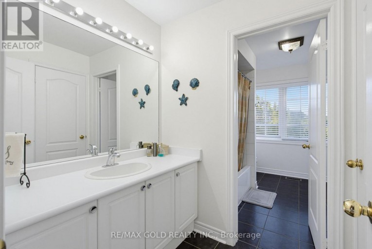 29 BLAKETON COURT, Brampton (Vales of Castlemore), Ontario, L6P1K7
