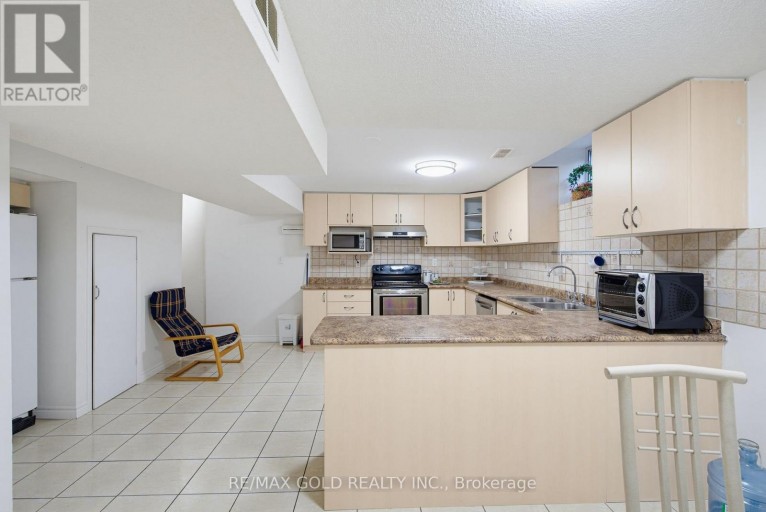 29 BLAKETON COURT, Brampton (Vales of Castlemore), Ontario, L6P1K7