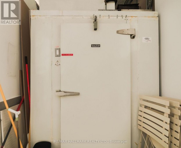800 DANFORTH AVENUE, Toronto (Danforth), Ontario, M4J1L6