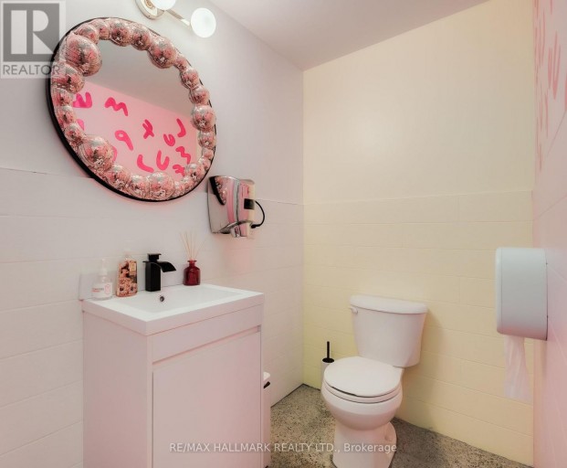800 DANFORTH AVENUE, Toronto (Danforth), Ontario, M4J1L6