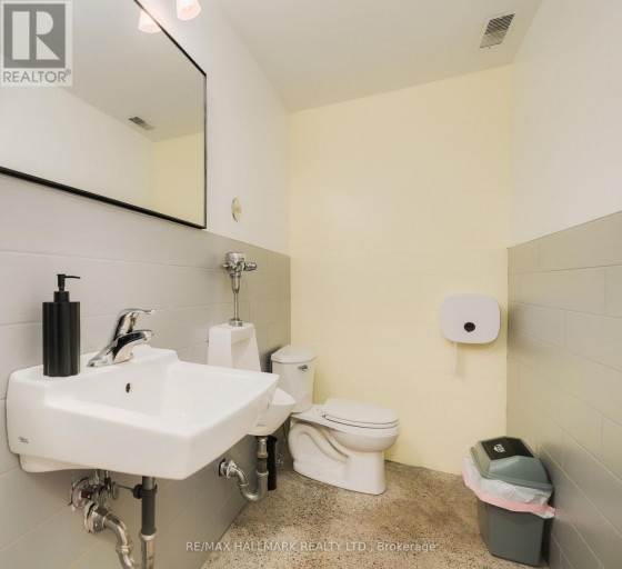 800 DANFORTH AVENUE, Toronto (Danforth), Ontario, M4J1L6