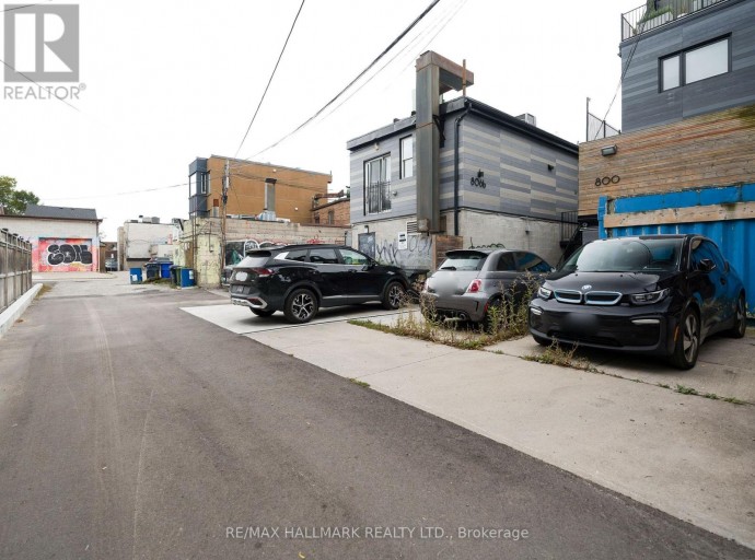 800 DANFORTH AVENUE, Toronto (Danforth), Ontario, M4J1L6