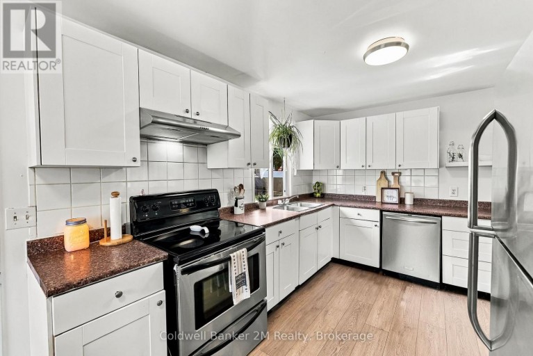 31 JOHNSTON STREET, Georgina (Pefferlaw), Ontario, L0E1N0