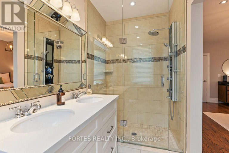 154 HOLBORNE AVENUE, Toronto (Danforth Village-East York), Ontario, M4C2R6