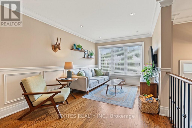 154 HOLBORNE AVENUE, Toronto (Danforth Village-East York), Ontario, M4C2R6