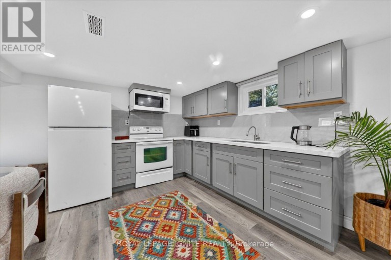 21 DURHAM STREET, Clarington (Bowmanville), Ontario, L1C1H8