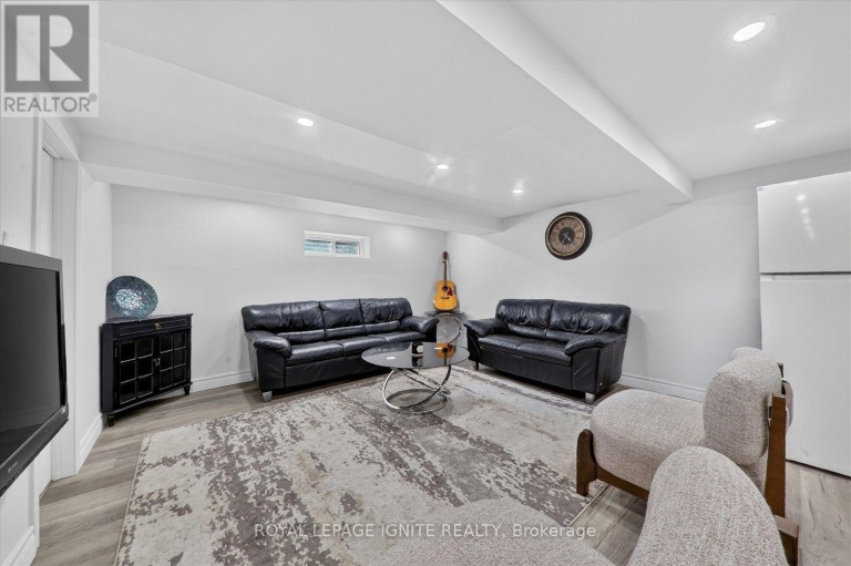 21 DURHAM STREET, Clarington (Bowmanville), Ontario, L1C1H8