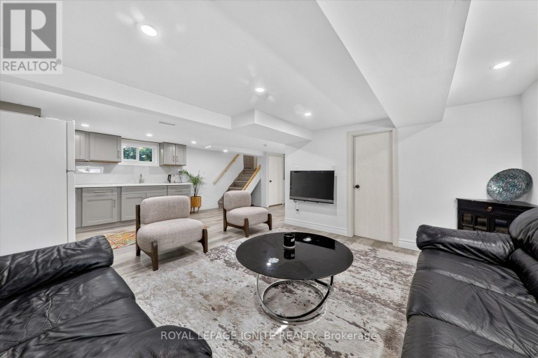 21 DURHAM STREET, Clarington (Bowmanville), Ontario, L1C1H8
