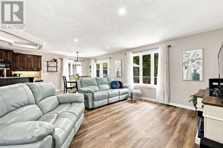 39 LAKEWOOD CRESCENT, Quinte West (Murray Ward), Ontario, K8V5P4