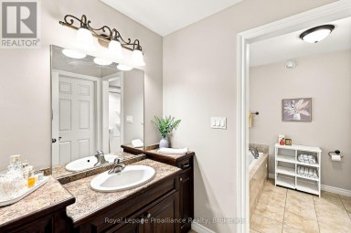 39 LAKEWOOD CRESCENT Quinte West (Murray Ward) Ontario photo 25