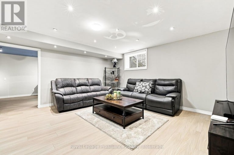 39 LAKEWOOD CRESCENT, Quinte West (Murray Ward), Ontario, K8V5P4