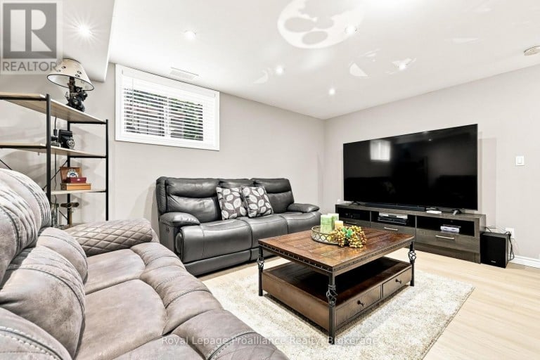 39 LAKEWOOD CRESCENT, Quinte West (Murray Ward), Ontario, K8V5P4