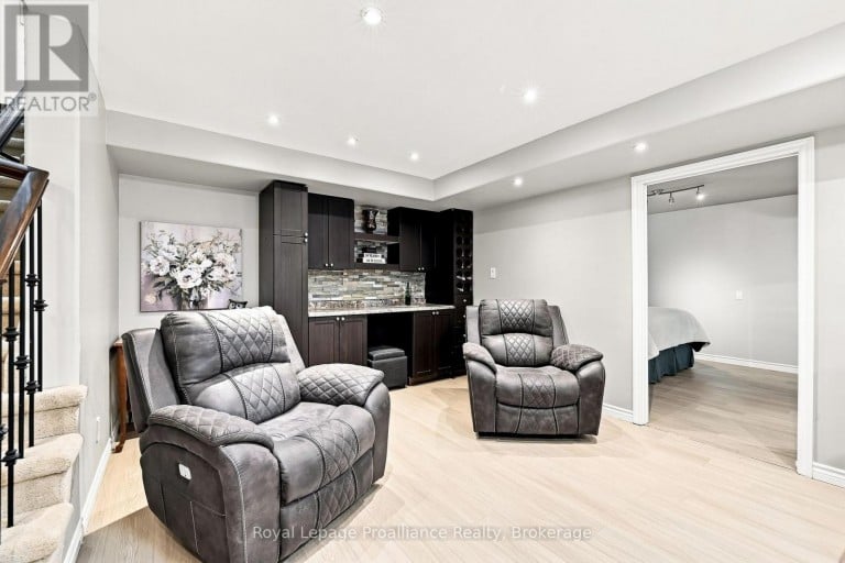 39 LAKEWOOD CRESCENT, Quinte West (Murray Ward), Ontario, K8V5P4