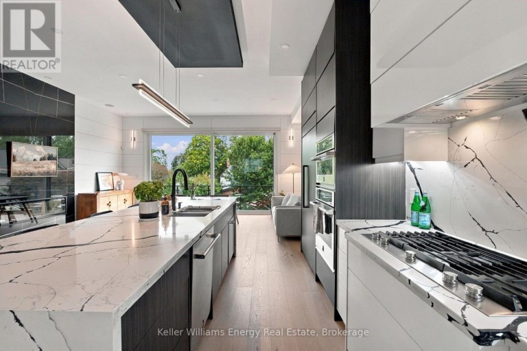 17 WALFORD ROAD, Toronto (Kingsway South), Ontario, M8X2P2
