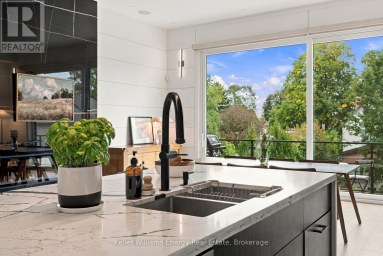 17 WALFORD ROAD Toronto (Kingsway South) Ontario photo 13