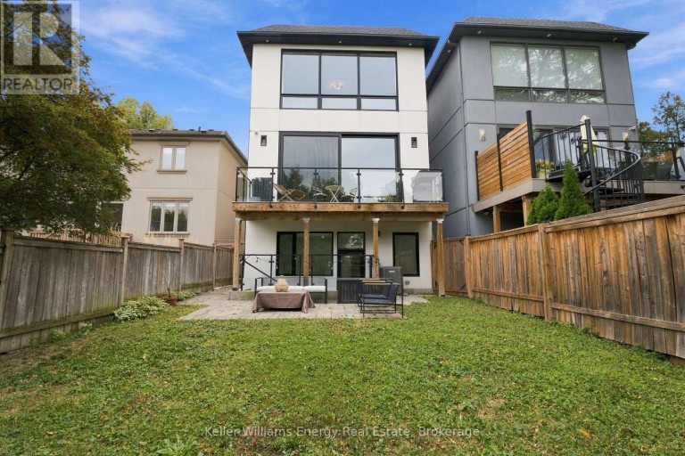 17 WALFORD ROAD, Toronto (Kingsway South), Ontario, M8X2P2