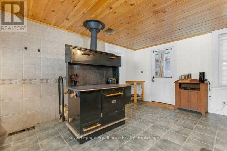 369 5TH CONCESSION RD S ROAD, Addington Highlands (Addington Highlands), Ontario, K0H1P0