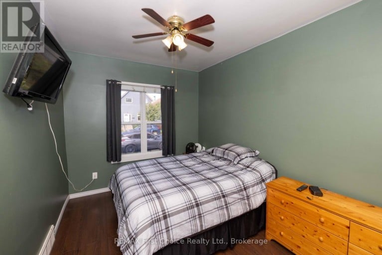 322 OGDEN STREET, Thunder Bay (East End), Ontario, P7C2N3