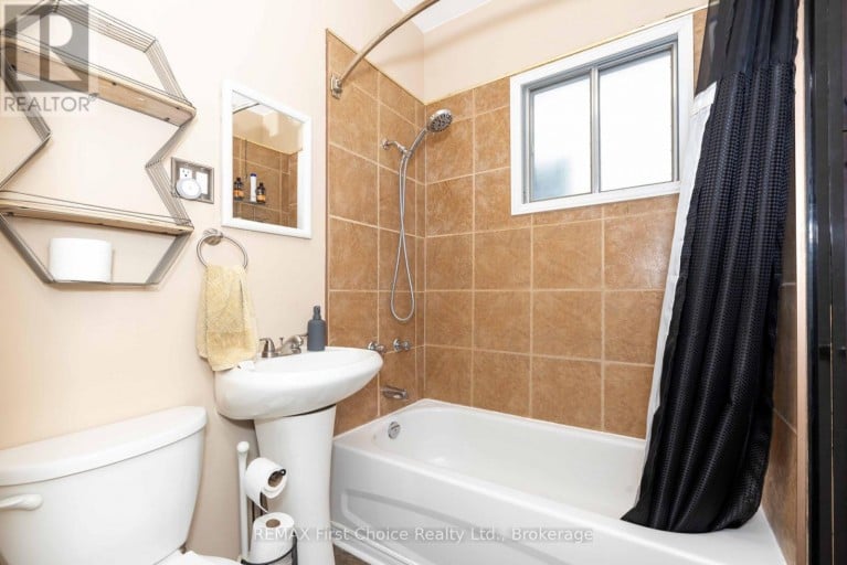 322 OGDEN STREET, Thunder Bay (East End), Ontario, P7C2N3