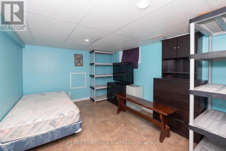 322 OGDEN STREET, Thunder Bay (East End), Ontario, P7C2N3