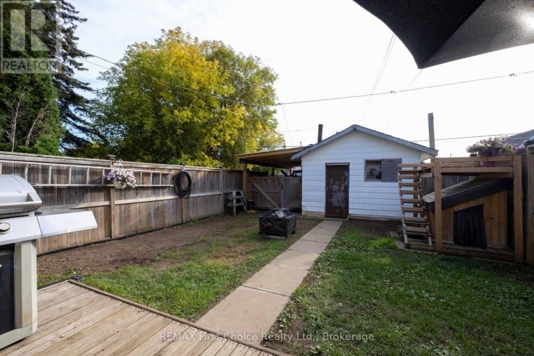 322 OGDEN STREET, Thunder Bay (East End), Ontario, P7C2N3