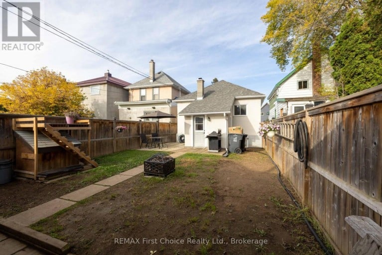 322 OGDEN STREET, Thunder Bay (East End), Ontario, P7C2N3