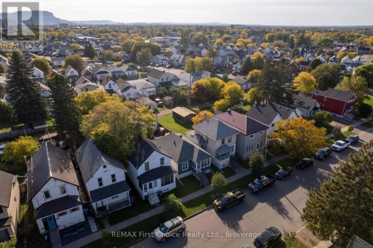 322 OGDEN STREET, Thunder Bay (East End), Ontario, P7C2N3