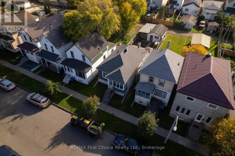 322 OGDEN STREET, Thunder Bay (East End), Ontario, P7C2N3