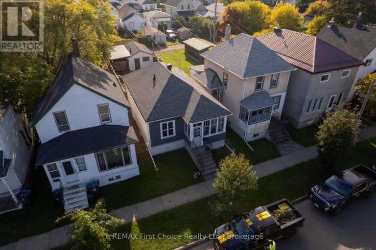 322 OGDEN STREET, Thunder Bay (East End), Ontario, P7C2N3