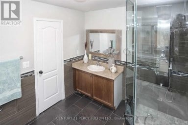 9 VALLEYPARK CRESCENT Brampton (Fletcher's Meadow) Ontario photo 19