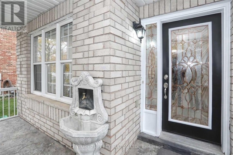 9 VALLEYPARK CRESCENT, Brampton (Fletcher's Meadow), Ontario, L7A1X8