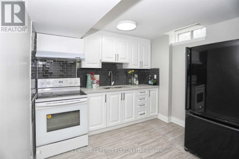 9 VALLEYPARK CRESCENT, Brampton (Fletcher's Meadow), Ontario, L7A1X8