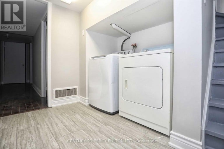 9 VALLEYPARK CRESCENT, Brampton (Fletcher's Meadow), Ontario, L7A1X8