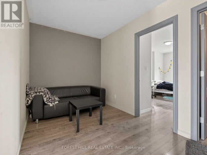 4 EVELYN WIGGINS DRIVE, Toronto (York University Heights), Ontario, M3J0G3