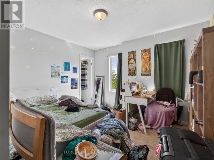 4 EVELYN WIGGINS DRIVE, Toronto (York University Heights), Ontario, M3J0G3