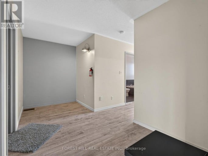 4 EVELYN WIGGINS DRIVE, Toronto (York University Heights), Ontario, M3J0G3