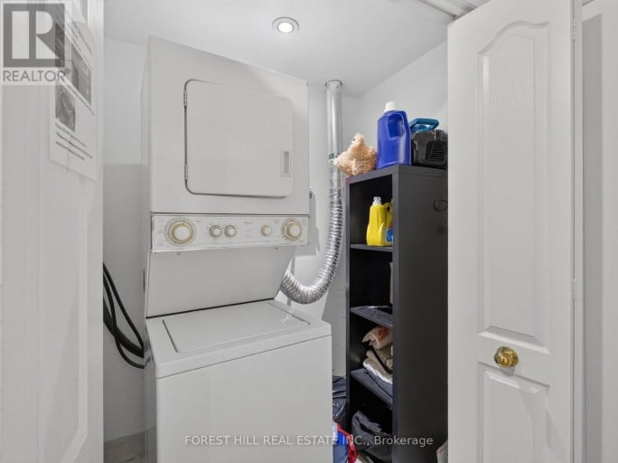 4 EVELYN WIGGINS DRIVE, Toronto (York University Heights), Ontario, M3J0G3