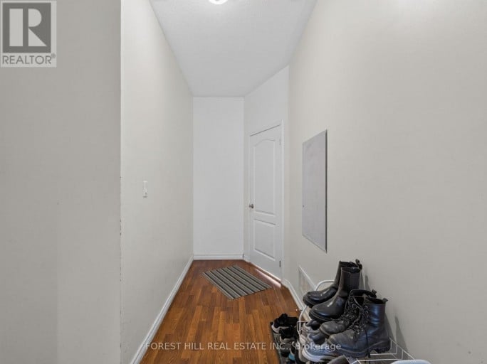 4 EVELYN WIGGINS DRIVE, Toronto (York University Heights), Ontario, M3J0G3