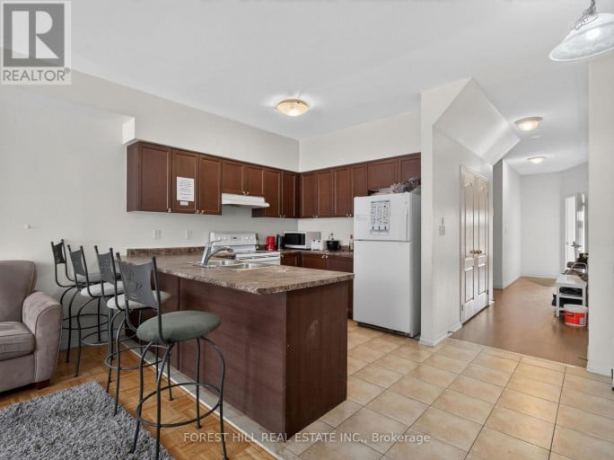 4 EVELYN WIGGINS DRIVE, Toronto (York University Heights), Ontario, M3J0G3