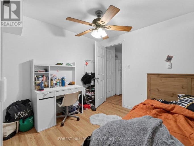 4 EVELYN WIGGINS DRIVE, Toronto (York University Heights), Ontario, M3J0G3