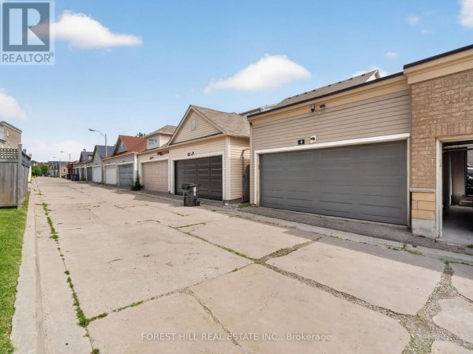 4 EVELYN WIGGINS DRIVE, Toronto (York University Heights), Ontario, M3J0G3