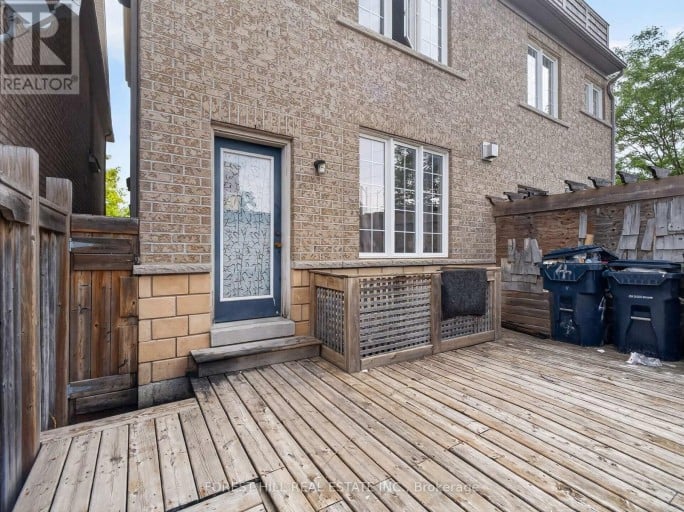 4 EVELYN WIGGINS DRIVE, Toronto (York University Heights), Ontario, M3J0G3
