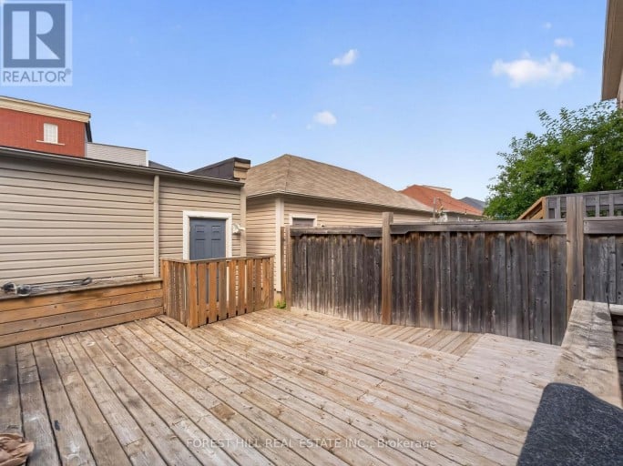 4 EVELYN WIGGINS DRIVE, Toronto (York University Heights), Ontario, M3J0G3