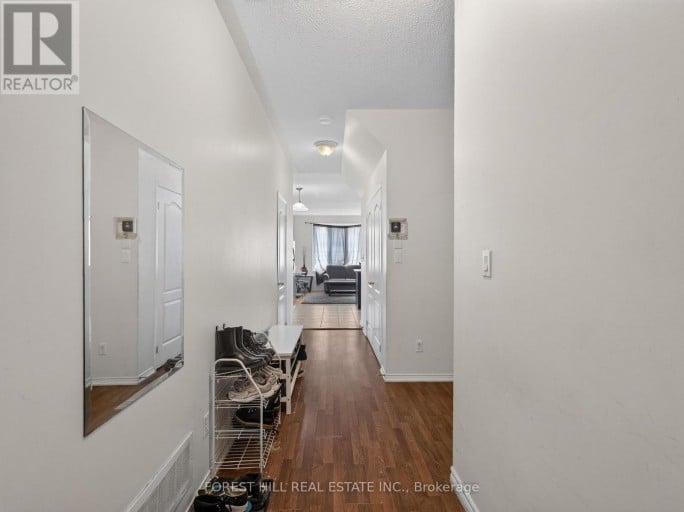 4 EVELYN WIGGINS DRIVE, Toronto (York University Heights), Ontario, M3J0G3